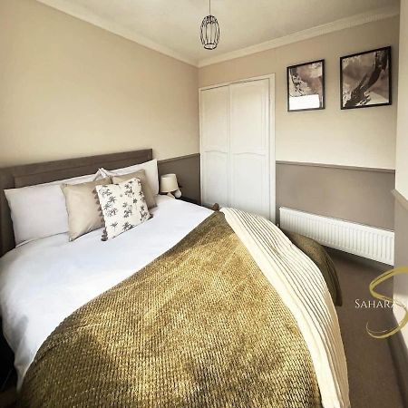Stylish 2Bed - Manchester - Free Parking Hyde Ngoại thất bức ảnh