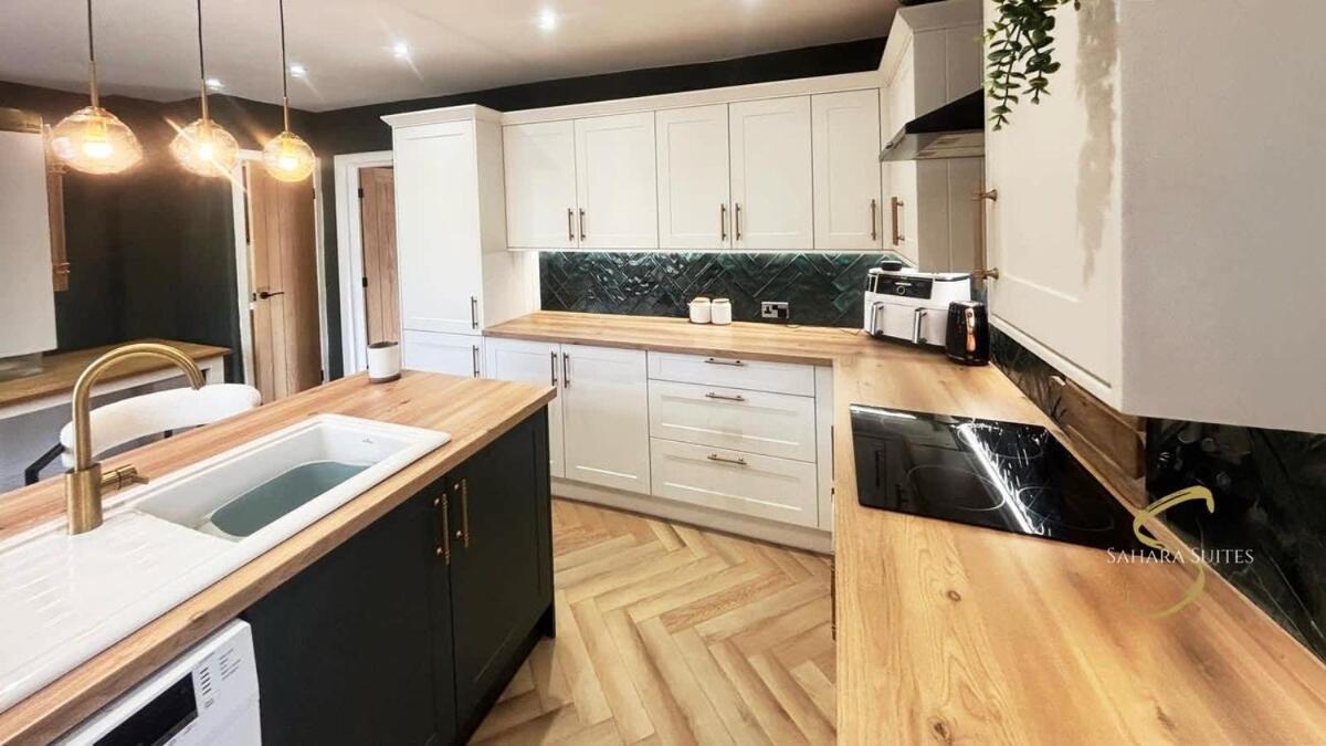 Stylish 2Bed - Manchester - Free Parking Hyde Ngoại thất bức ảnh