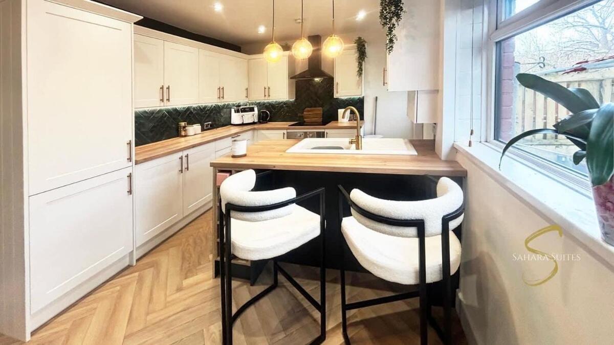 Stylish 2Bed - Manchester - Free Parking Hyde Ngoại thất bức ảnh