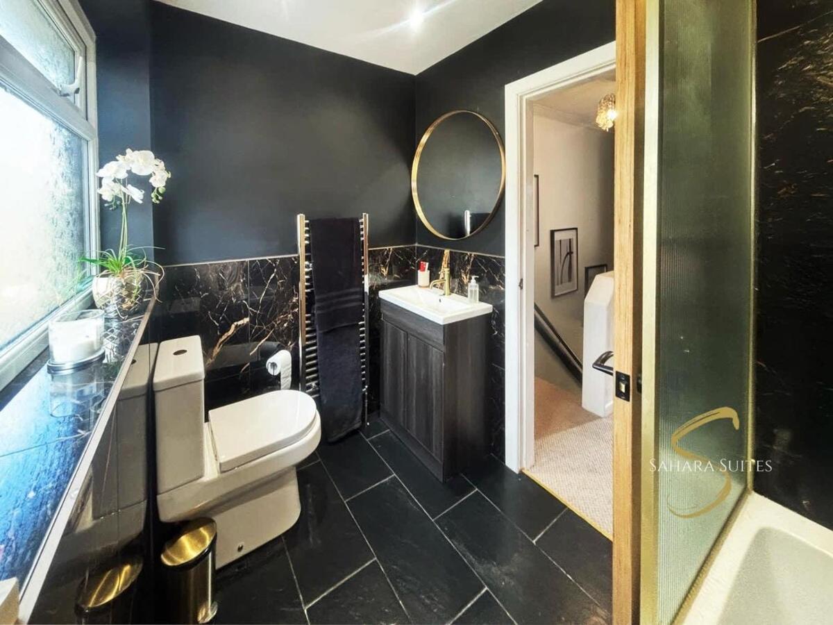 Stylish 2Bed - Manchester - Free Parking Hyde Ngoại thất bức ảnh